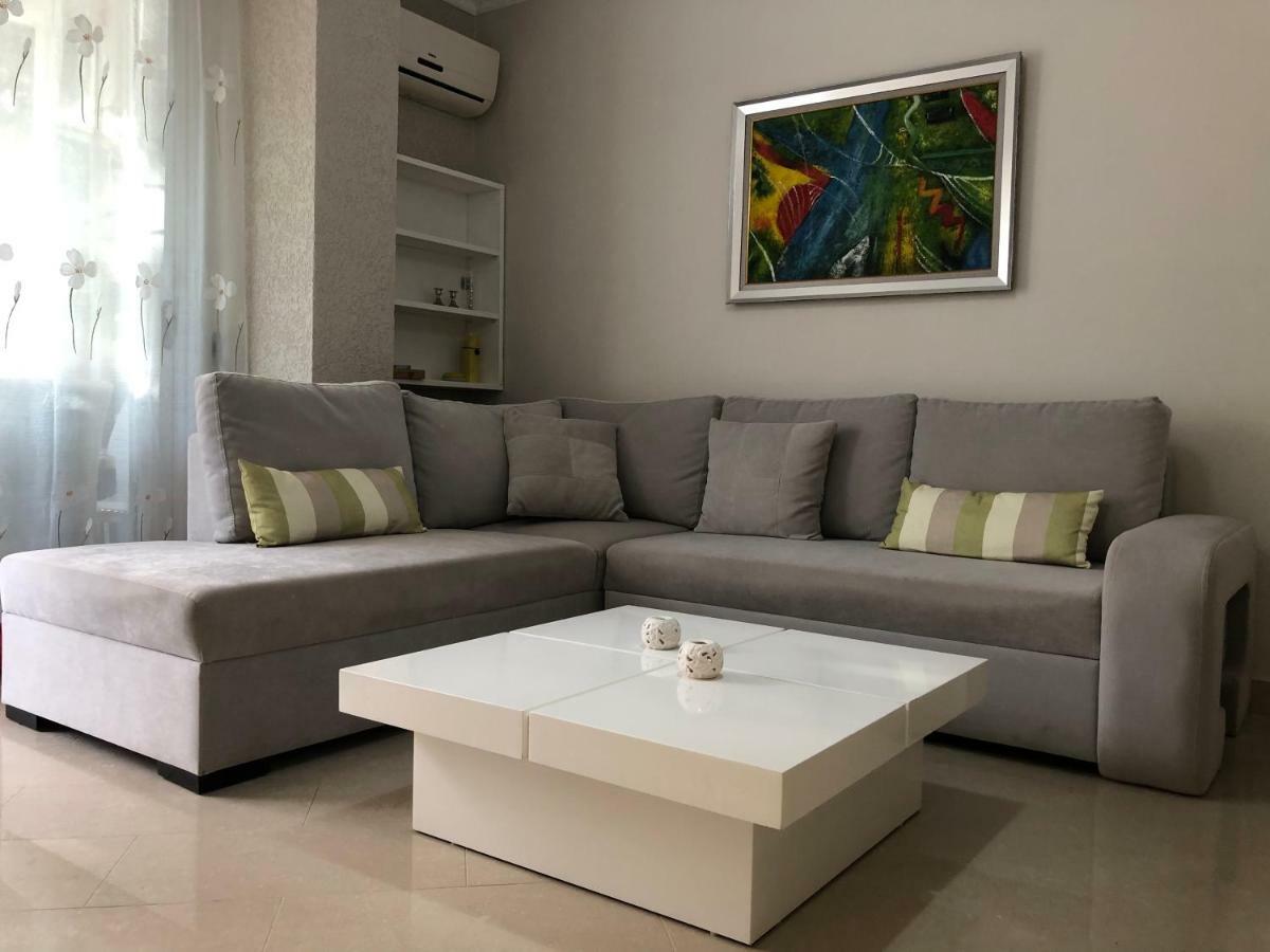 Mali I Robit Beachfront Apartment Golem  Exterior photo