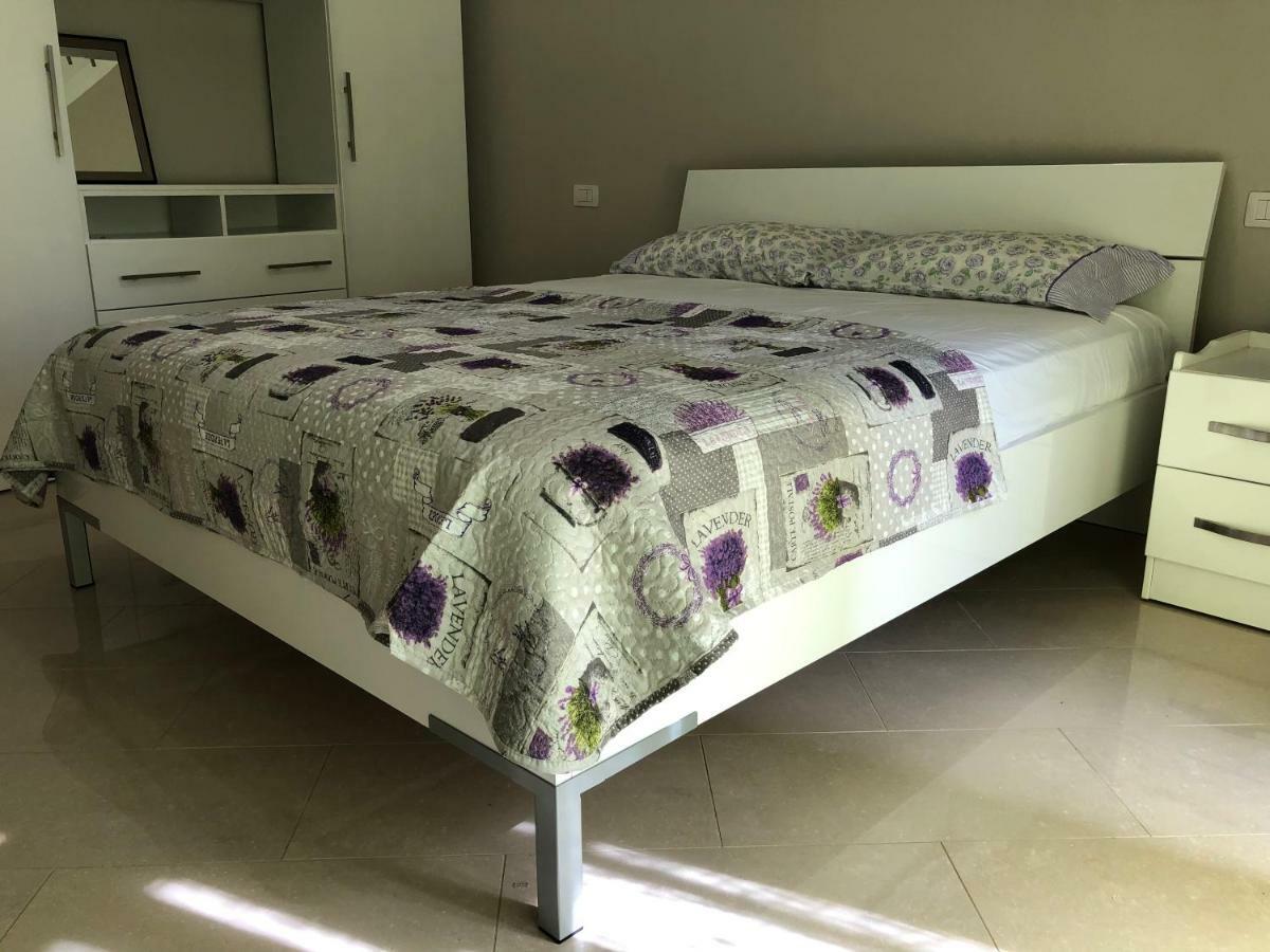 Mali I Robit Beachfront Apartment Golem  Exterior photo